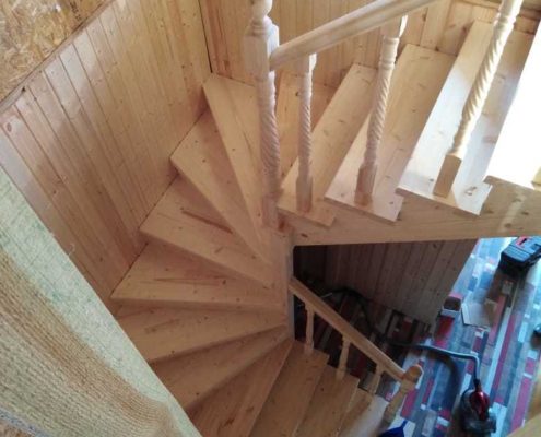 полукруглая лестница в доме